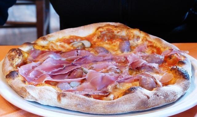 Photo - Piza with ham