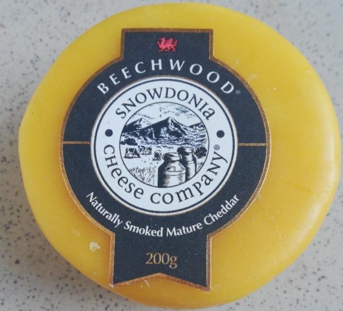 Photo - Snowdonia Sýr Cheddar uzený na dřevě Beechwood