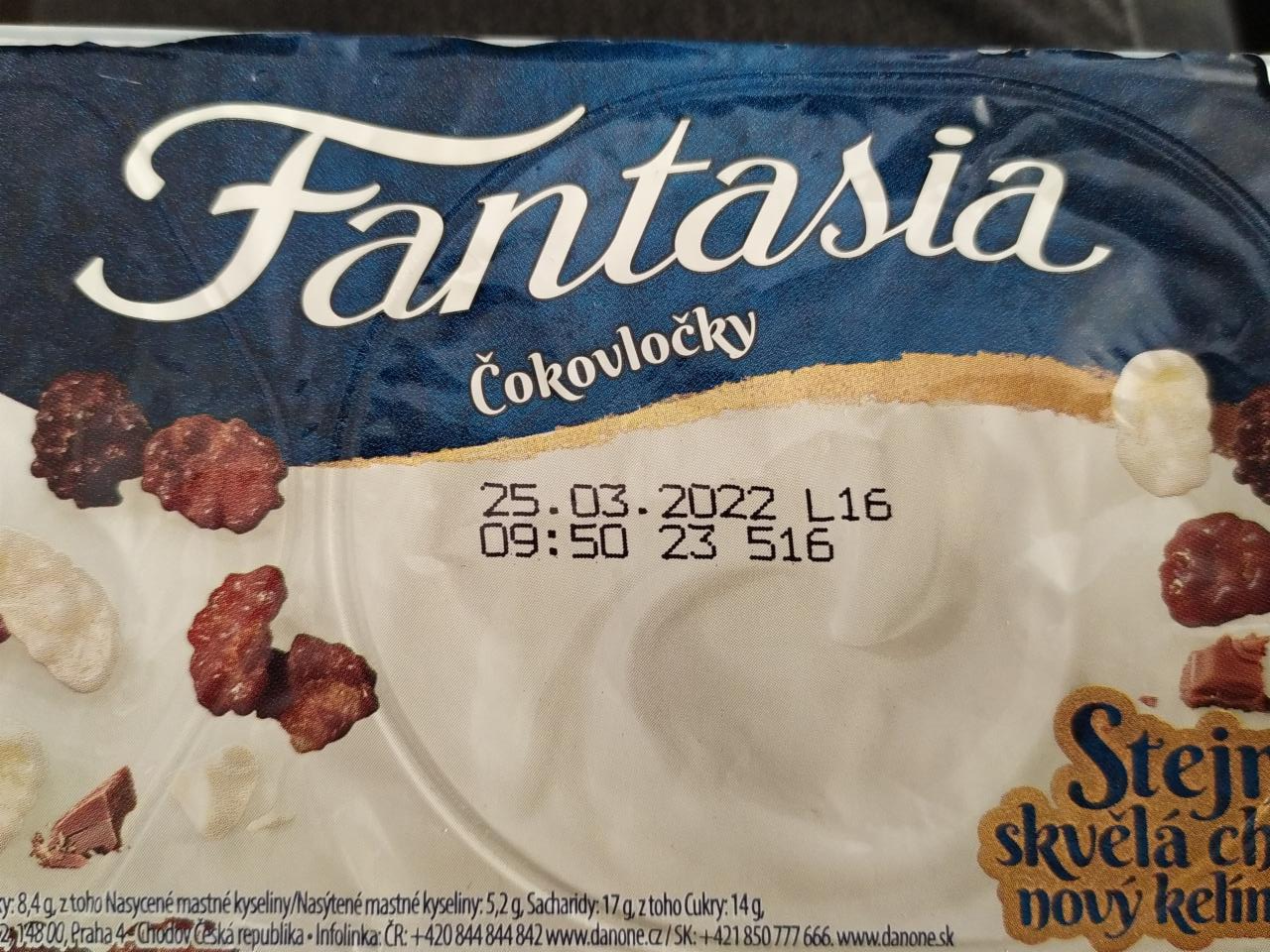 Photo - Fantasia Creamy Yoghurt with Stars in Chocolate 106 g